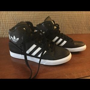 Boys Adidas shoes size 7.5 brand new